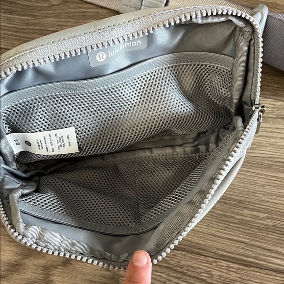 Lululemon Athletica Light Gray Belt Bag - Picture 6 of 10